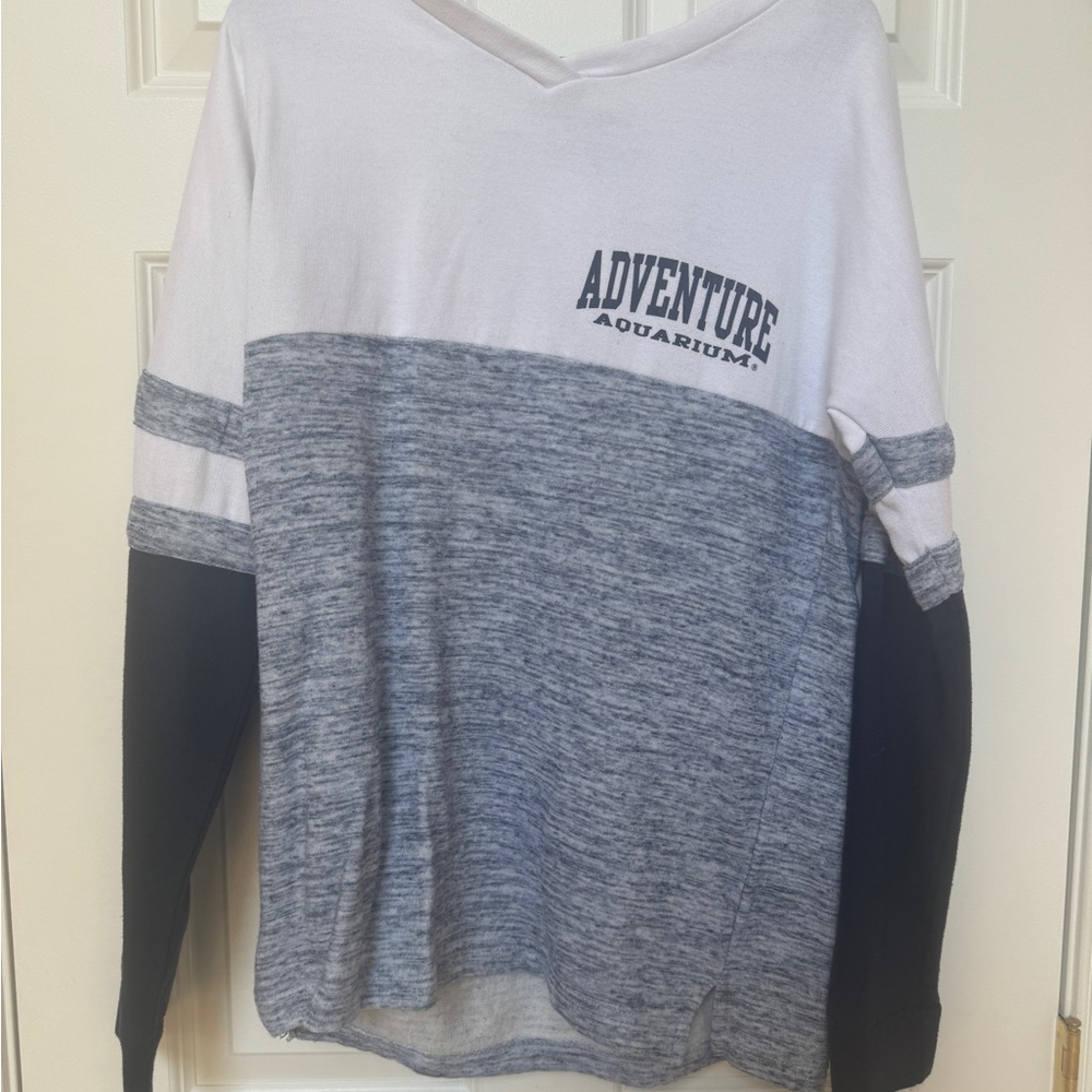Adventure Aquarium Colorblock Long Sleeve Top